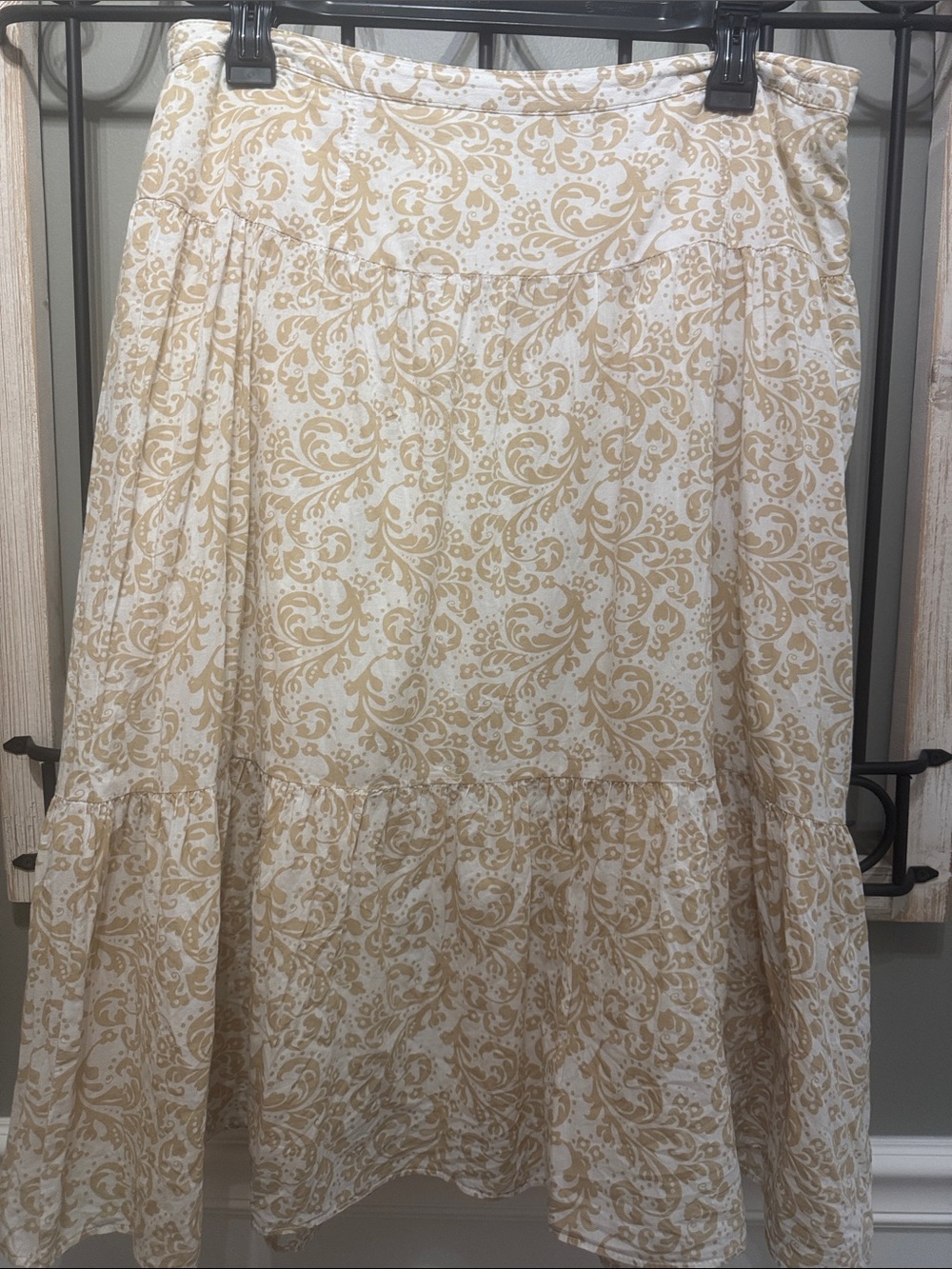 Banana Republic Cream and Tan Scroll-Print Midi Skirt 8 cotton